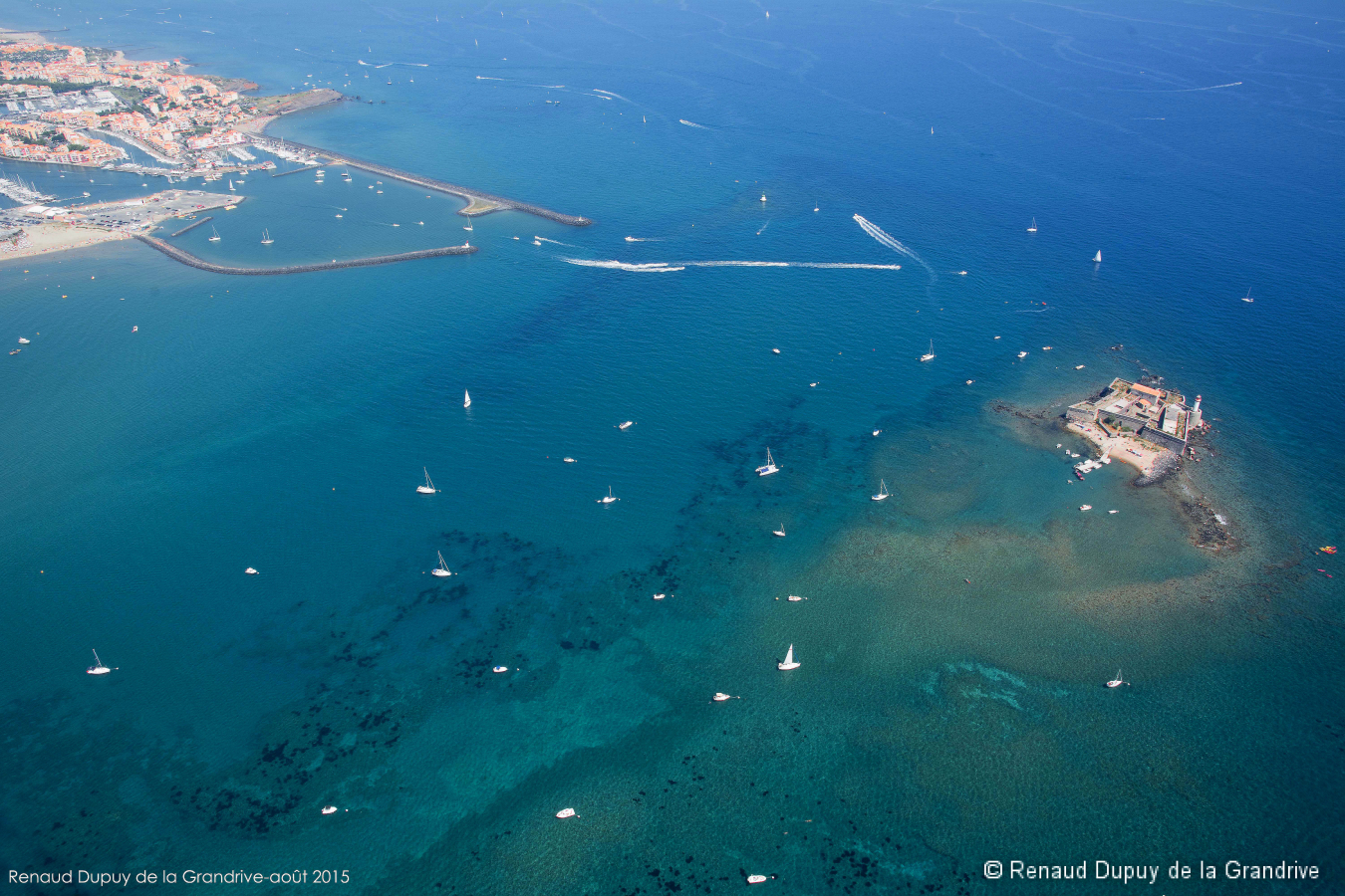 Vue aérienne des alentours de Brescou en été